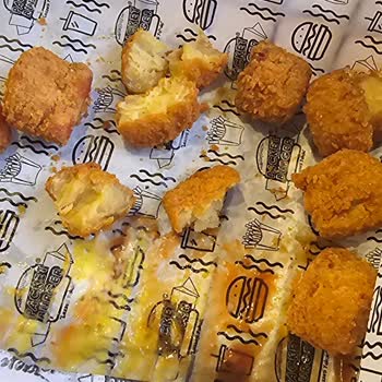 Yanmış Ve Defalarca Kızartılmış Tavuk Ve Patatesler Sağlık Riski Oluşturuyor