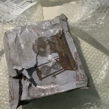 DHL Tarafından Teslim Edilen Hediye Ürünüm Su İçinde Ve Kırık Olarak Geldi