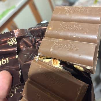 Şok Market Çikolatasında Plastik Parça Çıktı: Gıda Güvenliği İhlali