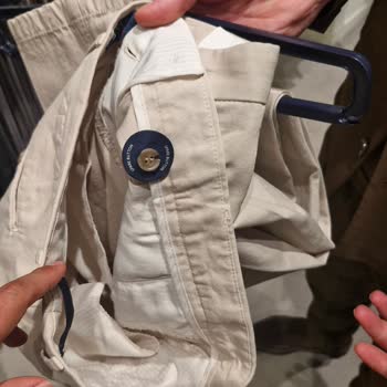 Gizli Düğme Etiketi Pantolonuma Boya Akıttı, Mağaza Çözüm Sunmadı