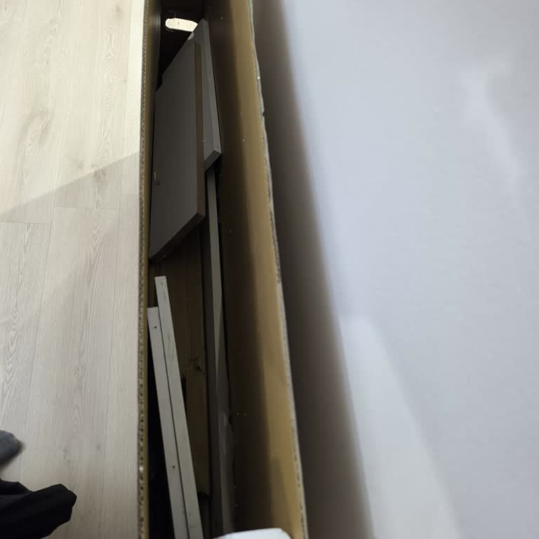 Hepsiburada'dan Gelen Koli İçinde TV Yerine Tahta Parçaları Bulunması Ve İadesi Talebi