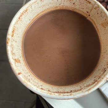 Yanmış Kış Çikolatası, Sulu Sıcak Çikolata Ve İlgisiz Personel