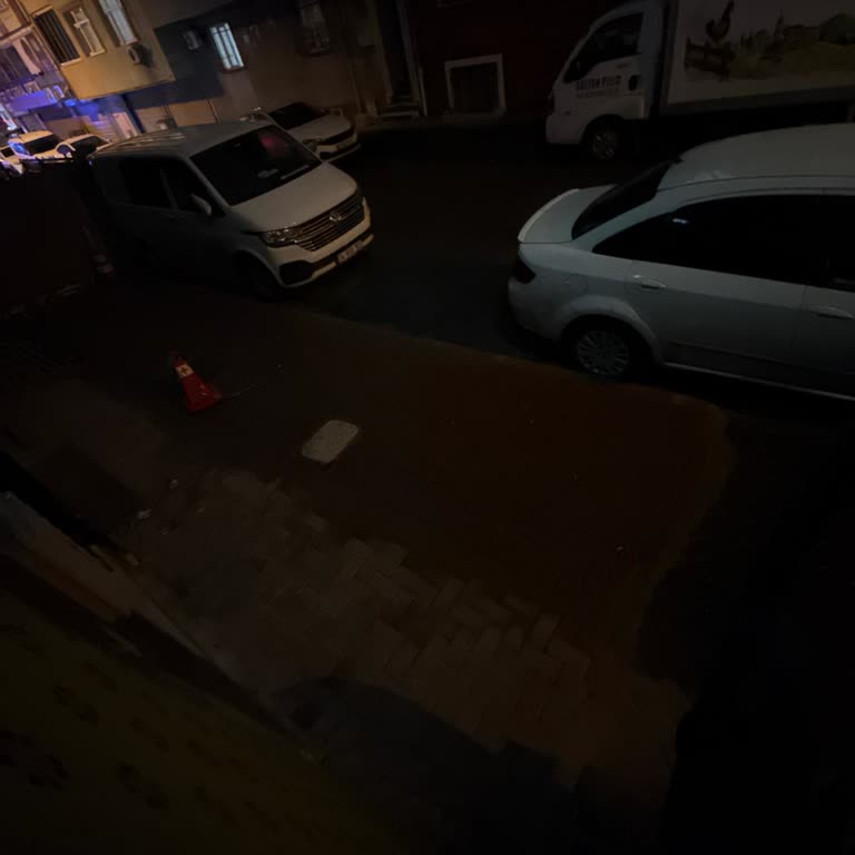 Boğaziçi Elektrik - Bedaş Esentepe Mahallesi'nde Karanlık Sokak Ve Aydınlatma Direği Eksikliği