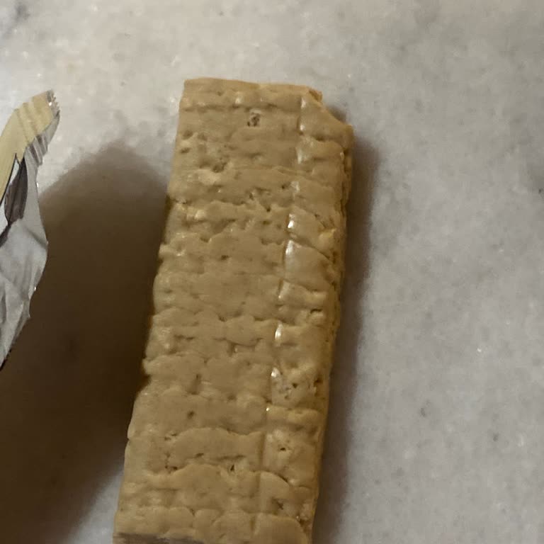 Muscle Station Protein Barı Bozulmuş ve Acı Tatlı, Son Kullanma Tarihi Geçmemiş