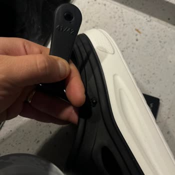 Avva'dan Gelen Açık Paketli Kullanılmış Ve Kırık Erkek Eva Terlik