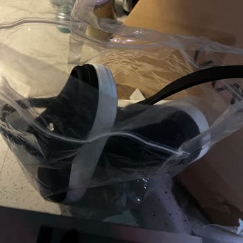 Avva'dan Gelen Açık Paketli Kullanılmış Ve Kırık Erkek Eva Terlik