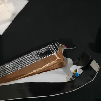 Ezilmiş Ve Bozuk Ülker Metro Çikolatası Güvenimi Sarsıyor