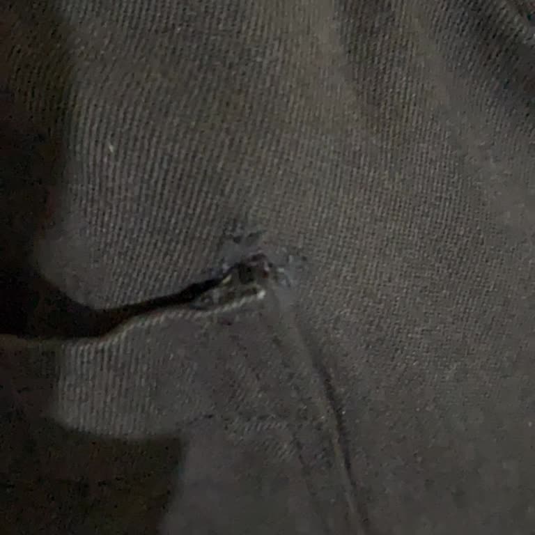 Lacivert Gömlekte Sökük Defo Ve Değişim Talebi