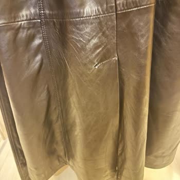 Ayıplı Deri Mont Dikişleri Hızla Atıyor Ve Mağaza Çözüm Sunmuyor