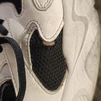 Skechers Ayakkabısında Kısa Sürede Açılan Kumaş Ve Kullanıcı Hatası İddiası