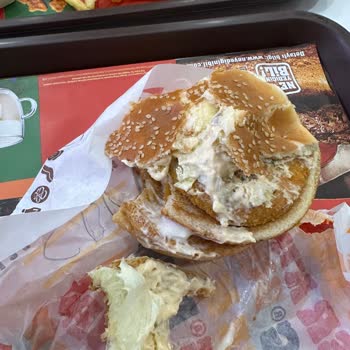 Burger King’te Bayat Ekmek Ve İlgisiz Personel Ücret İadesi Talebi