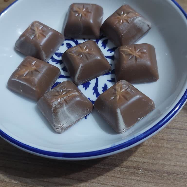 Geçmemiş Tarihli Çikolatanın Sert Ve Renk Değişikliği Sağlık Endişesi Yarattı