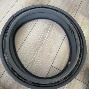 Başlangıçtan İtibaren Isıtıcı Arızalı Olan Çamaşır Makinesinin Tam Değişim Talebi