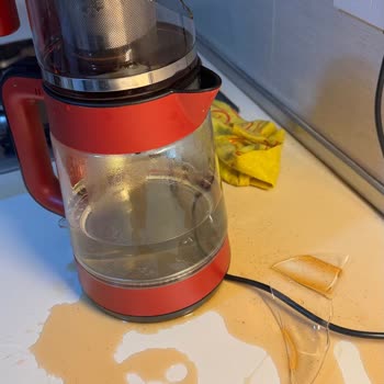 Arçelik Çay Makinesi Kendiliğinden Patladı: Güvenlik Endişesi