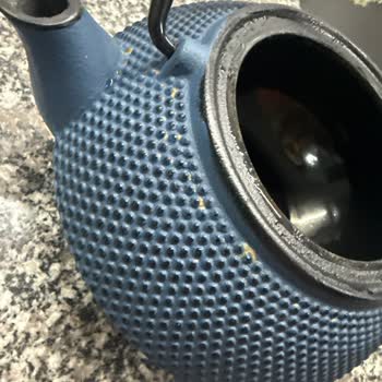 İlk Kullanımda Paslanan Döküm Demlik Sağlık Riski Taşıyor