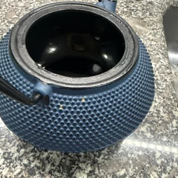 İlk Kullanımda Paslanan Döküm Demlik Sağlık Riski Taşıyor