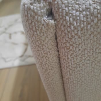 Ağırlığı Aşan Yatak Nedeniyle Baza Kırıldı, Güvenlik Riski Ve Mağaza İhmali