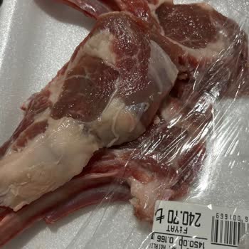 İnegöl Özdilek Kasabında Kuzu Pirzola Yeşillenip Kötü Koku Çıktı, Personel Suçlayıcı Davranıyor