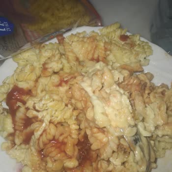 Piyale Burgu Makarnanın Uzayan Plastik Kıvamı Sağlık Endişesine Yol Açtı!