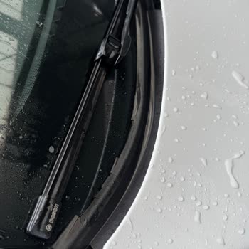 BMW 520d Ön Cam Altı İzgara Çatlaması Ücretsiz Değişim Talebi