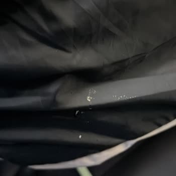 Uçuşta Montum Yapıştı, Kullanılamaz Hale Geldi Ve Kabin Ekibi Yetersiz Yardım Sağladı