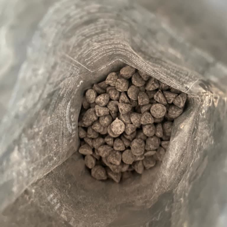 Ülker Bitter Damla Çikolata’da Renk Ve Tat Sorunu Üzerine Şikayet