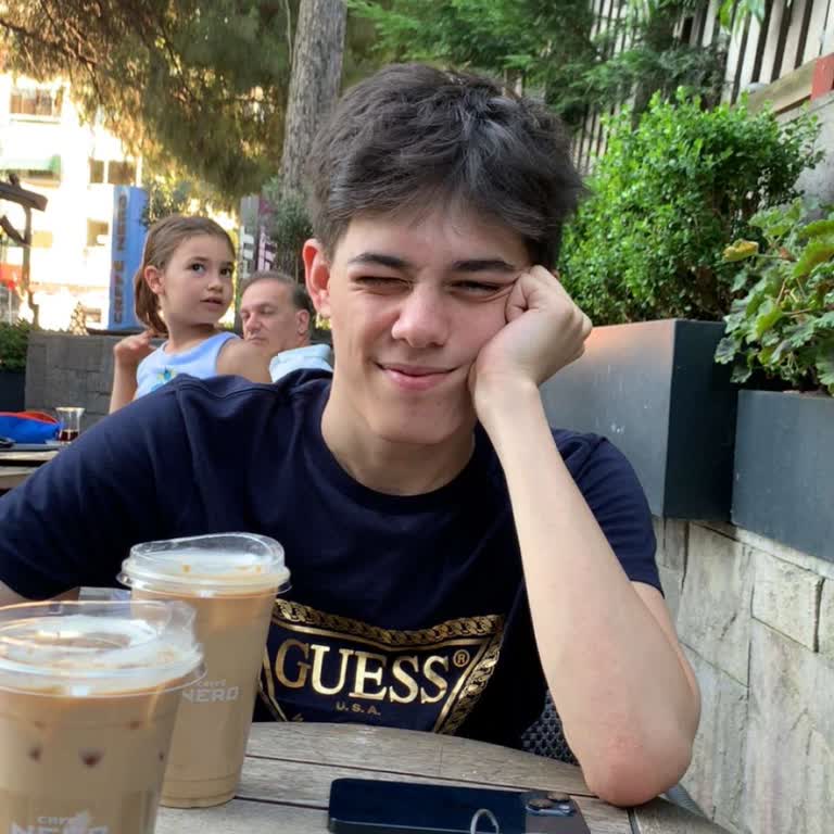 İlk Yıkamada Renk Solan Tişört İçin Mağazadan Geri Dönüş Olmadı Ve İade Talebi