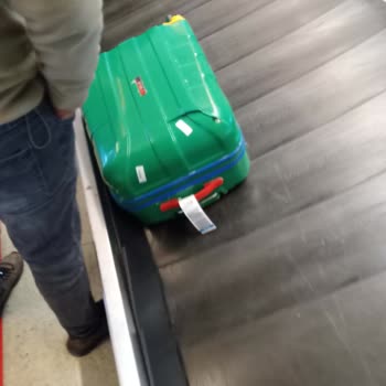 Kırık Bagaj Ve Gecikmeli Varıştan Dolayı Hızlı Çözüm Talebi