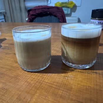 Sütlü Kahve İlk Kupada Köpük Oluşmuyor Ve Kahve Çok Hafif