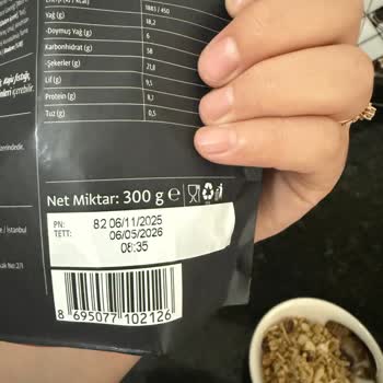 BİM Kelly Fitness Granola Paketi İçinden Naylon Parça Çıktı