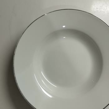 Çeyiz Setindeki Tabak Çizgileri Silindi Ve Tencere Kapakları Kırıldı