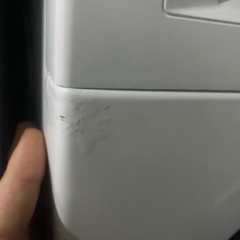 Bosch Serie 4 Çamaşır Makinesinde Deterjan Ve Su Haznesi Sızıntısı Nedeniyle Çürüme Ve Kabarma