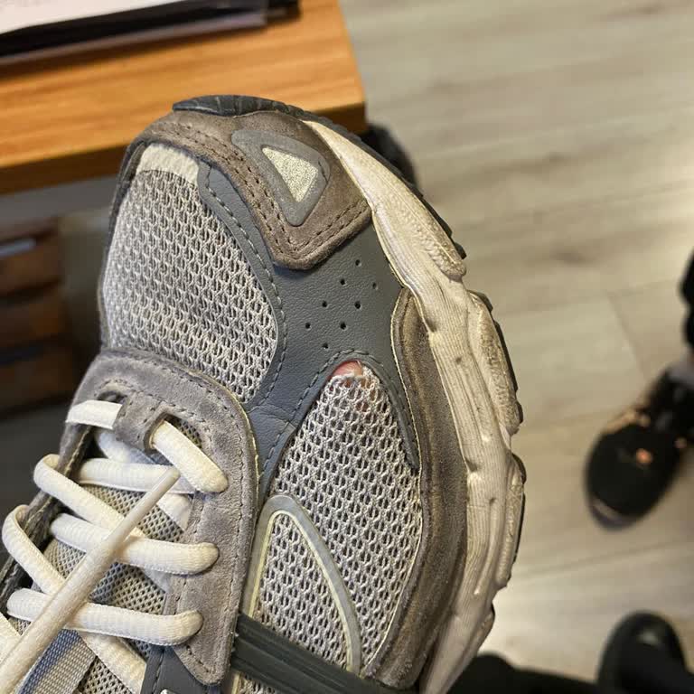 Yıllık Kullanımda 6 Bin Liralık Adidas Ayakkabı Çabuk Yırtıldı Ve Değişimi Reddedildi