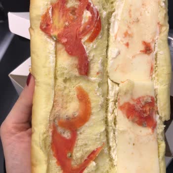 Küflü Sandviç Ve Denetimsiz Dağıtım Şikayeti