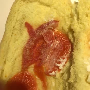 Küflü Sandviç Ve Denetimsiz Dağıtım Şikayeti