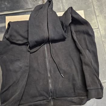 Mavi Hırkada Tek Yıkamada Renk Solması Ve Küçülme, Değişim Talebi