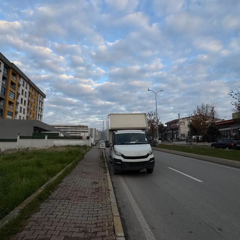 Trendyol Express Kamyonları Site Çıkışını Engelliyor Ve Çocuk Güvenliğini Tehlikeye Atıyor