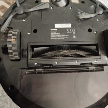 Eksik Ve Kirli Parçalarla Geri Gönderilen Robot Süpürge İçin Ürün Değişimi Talebi