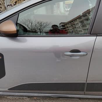 Turkcell Reklamlı Araç Dar Sokakta Çarpma ve Sorumluluk Reddi