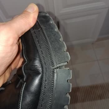 Tergan Sur Yapı'da Az Kullanılmış Kışlık Ayakkabım Orta Bölümünden Ayrıldı, Değişim Ve İade Talebi