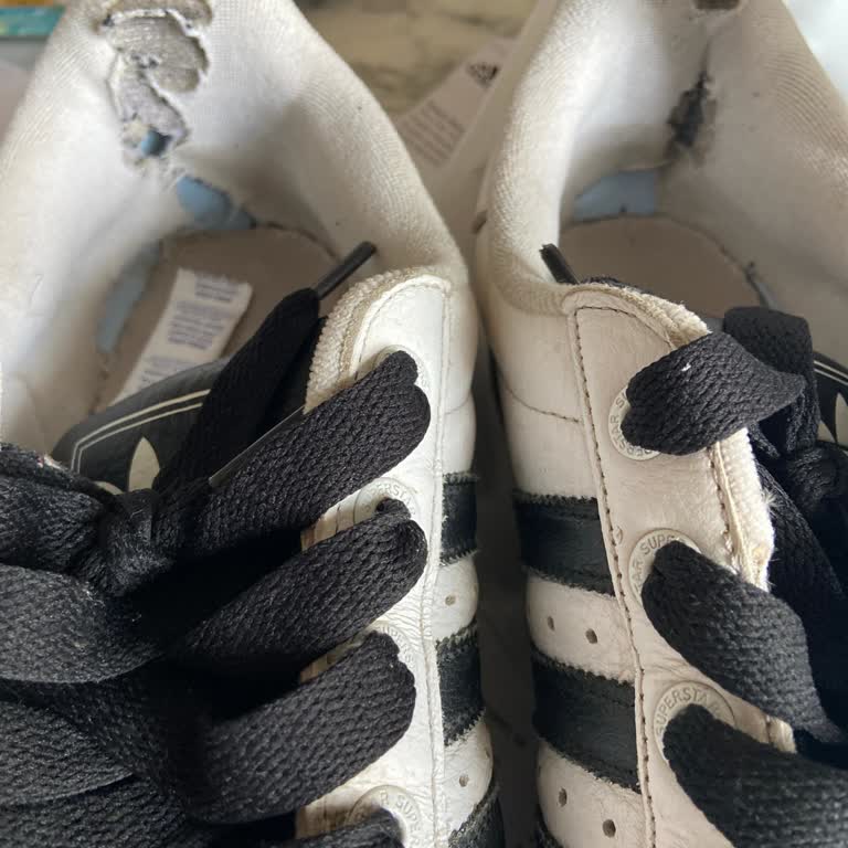 Adidas Superstar Ayakkabısının Kısa Sürede Deri Çatlaması Ve Astar Yırtılması