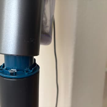 Philips Aqua Plus 8000 Dikey Süpürge Bağlantı Noktasının Kırılması Ve Garanti İadesi Talebi