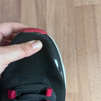 Kinetix Spor Ayakkabısının 20 Günde Açılması Ve Değişim Talebi