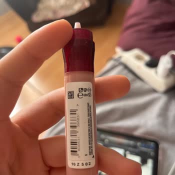 Maybelline Eraser Kapatıcı Aplikatörünün Dönmemesi Kullanılamaz Hale Getirdi