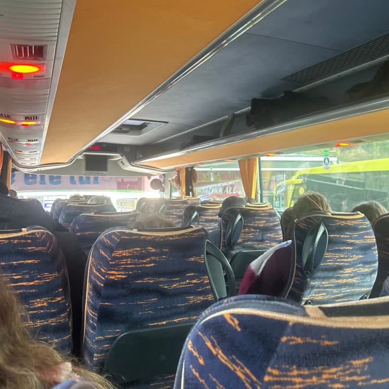 Efe Tur’da Eski Ve Kırık Otobüs, 2+1 Özelliği Olmadı, Kötü Koku