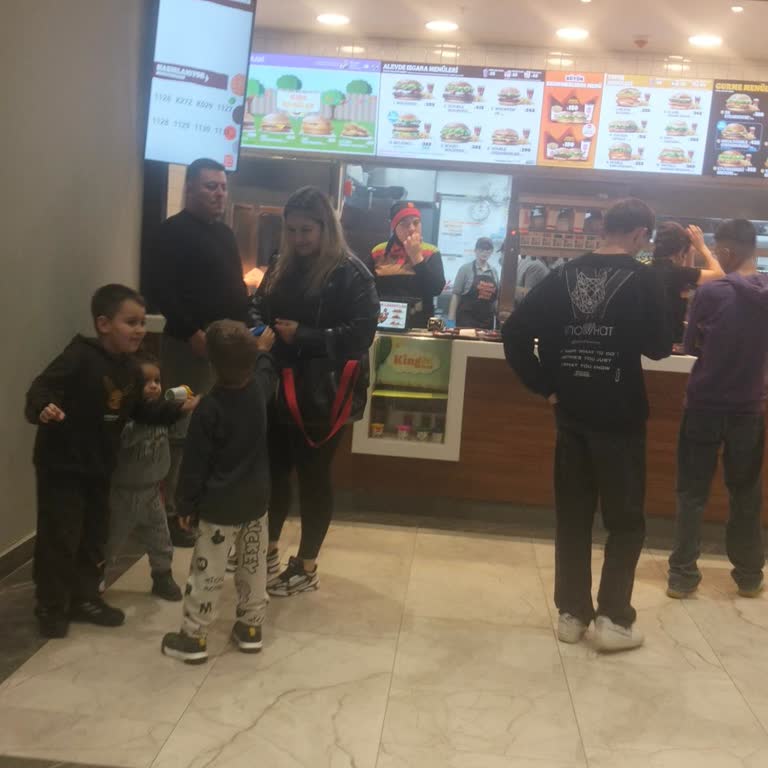Burger King Şubesinde Tırnak Yiyen Personel Ve Hijyen İhlali