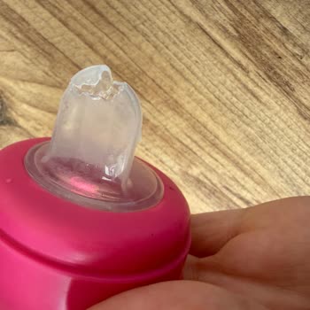 Philips Avent Alıştırma Bardağında Silikon Parça Kırılması Ve Boğulma Riski