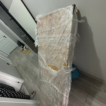 Yurtiçi Kargo Alıcıya Teslim Edildiğinde Ürünün Ortadan İkiye Kırılmış Olduğu Görülmüş