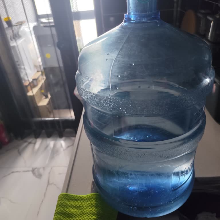 Kırık Damacana S* Şişesi Mutfakta S* Bastı Ve Yardımcı Olunamadı