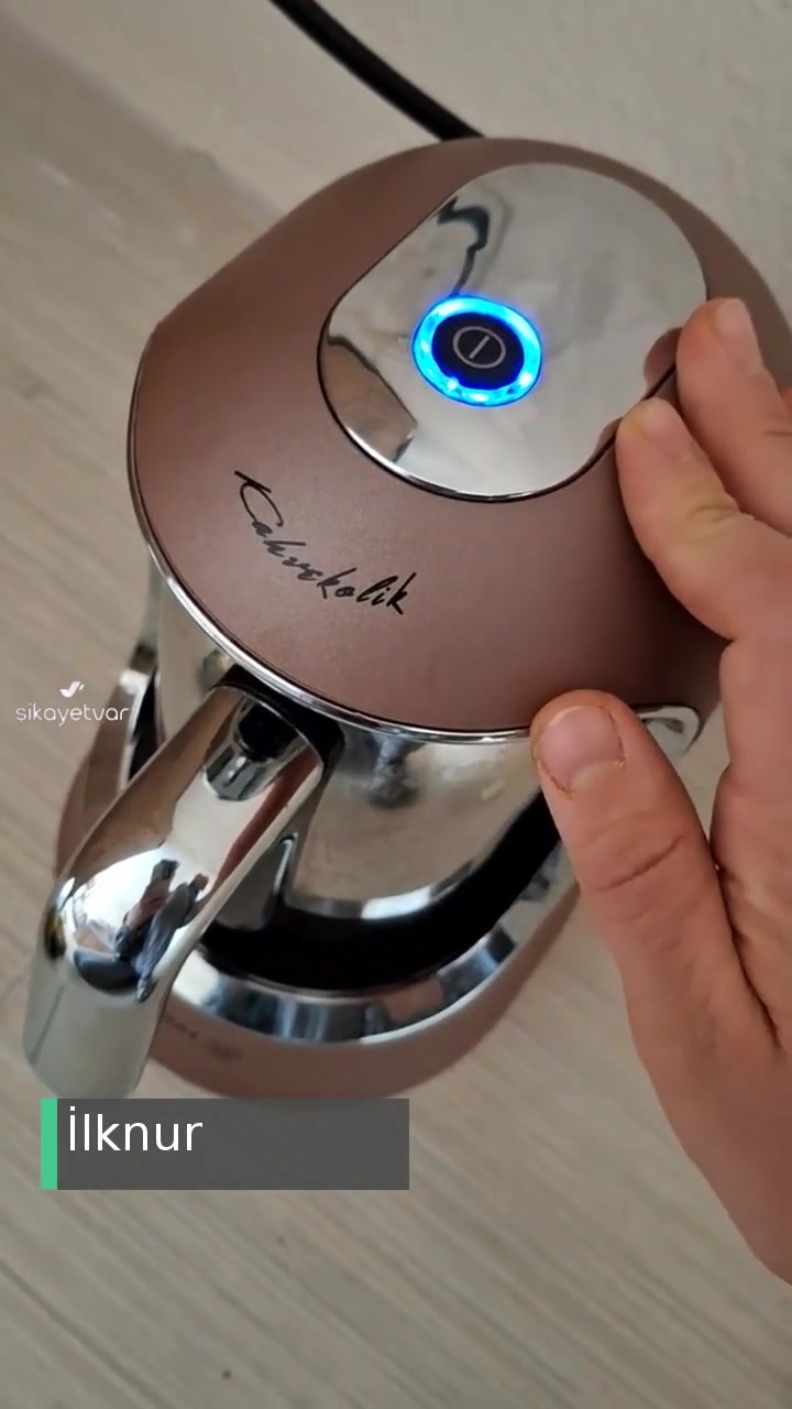 Korkmaz Kahve Makinesi Mavi Işık Yanıp Ötüyor videonun kapak resmi